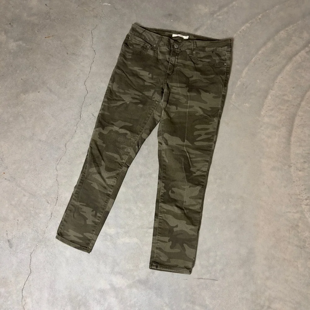 Levi's 711 Skinny Jeans Womens 31 Olive Green Camouflage Camo Military Utility